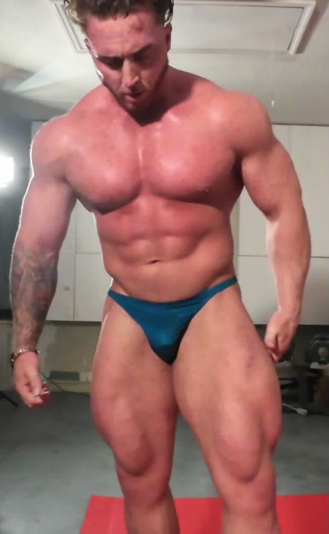 Brando flexing quads thunders