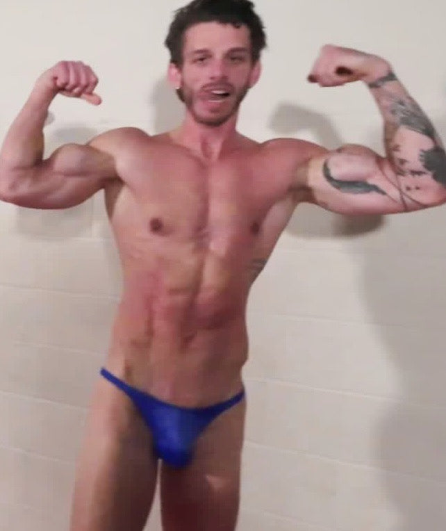 Model double bicep flex thunders