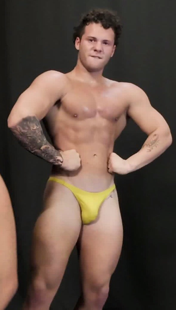 Bodybuilder flexing Thunders