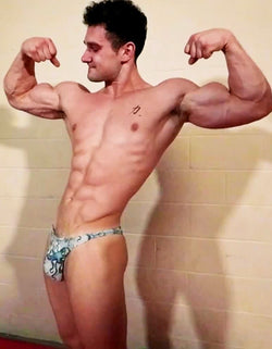 Classic bodybuilding pose Thunders arena