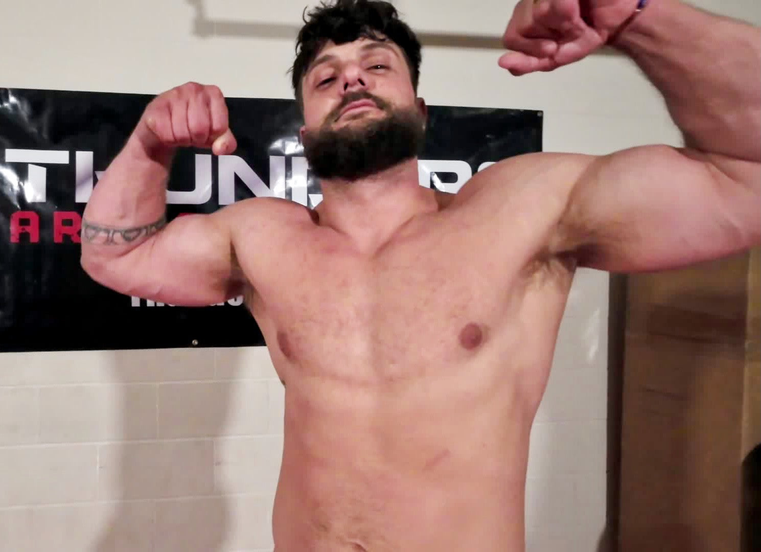 Double bicep flex thunders arena