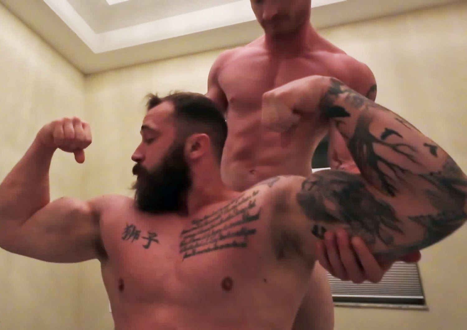 Double bicep flex thunders