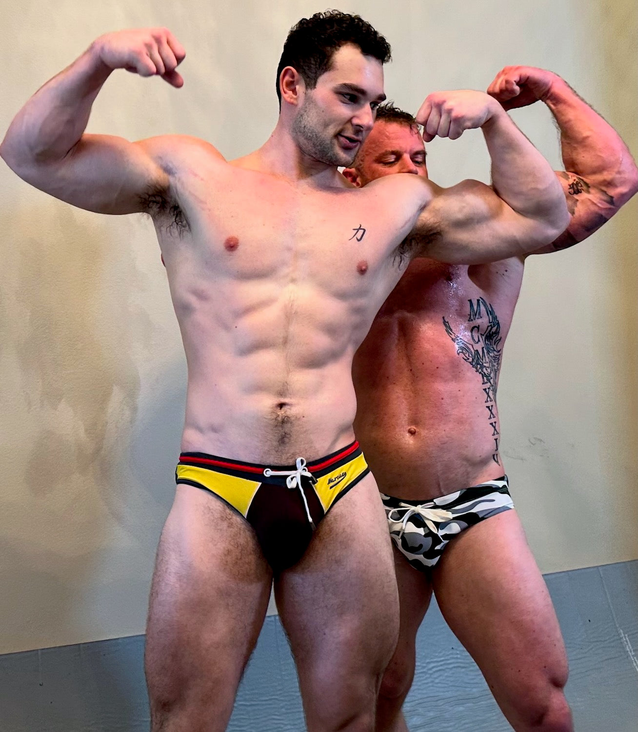 Double bicep flexing