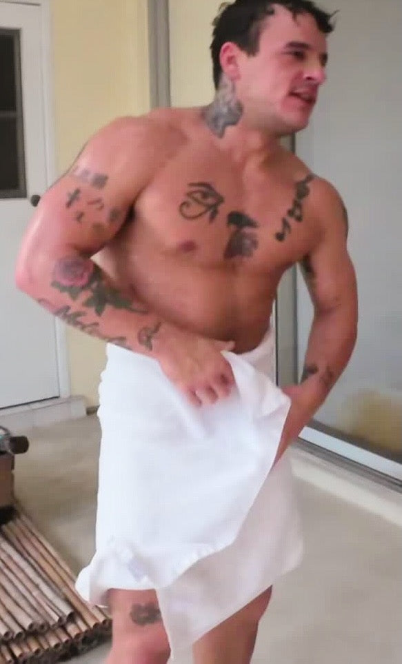 Smash in Towel thunders