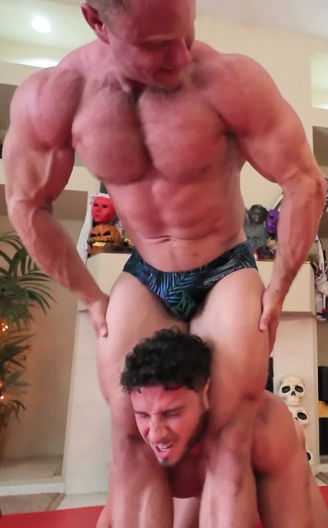 Standing head scissors