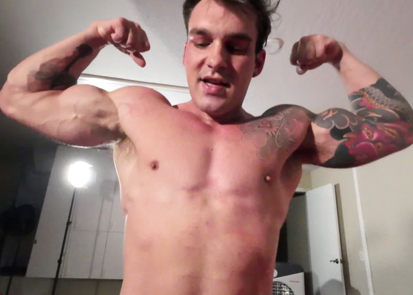 Phantom double bicep flex