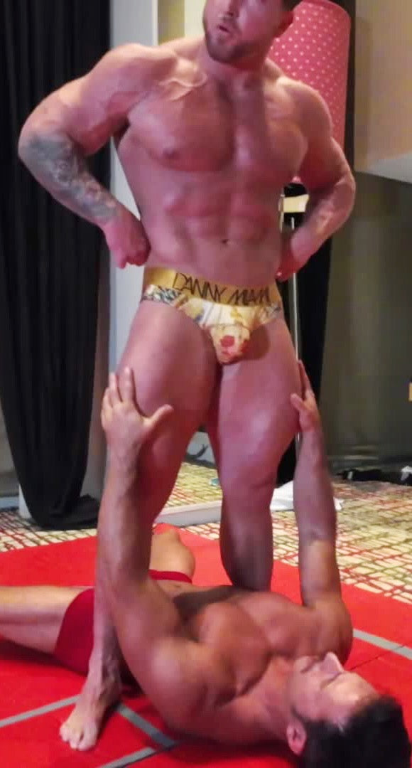 Brando flexes over opponent