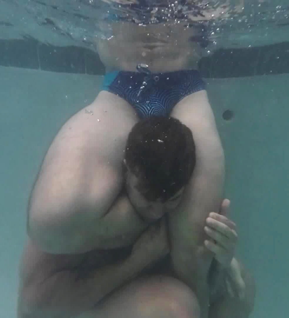 Figure four leg lock underwater