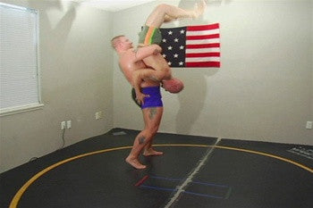 Dusty bearhug Los lift carry arms thighs