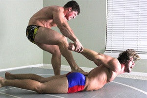 Surf Dominic Surfboard stretch submission hold 