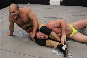 Dirty Daddy head scissors Marco big pecs arms biceps