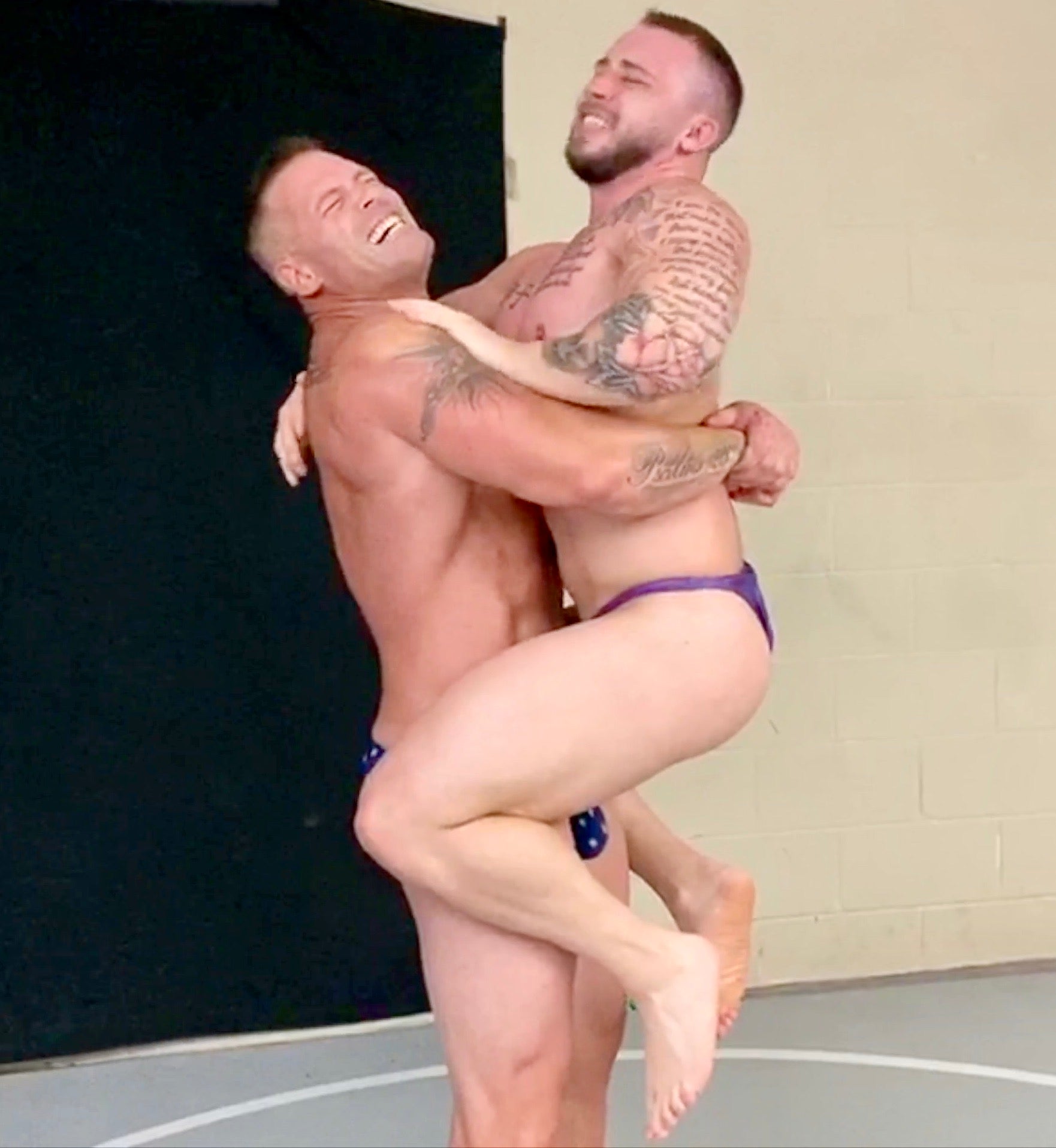 Bearhug lift and carry on Dom9