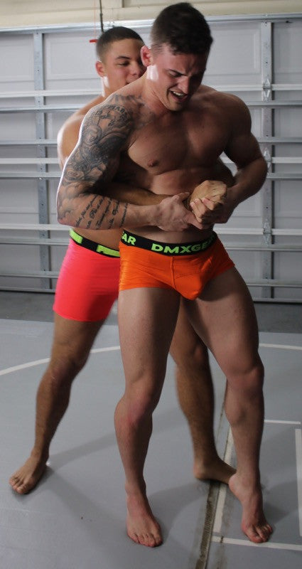 Marco Rapter Lift and carry bearhug submission hold submit 