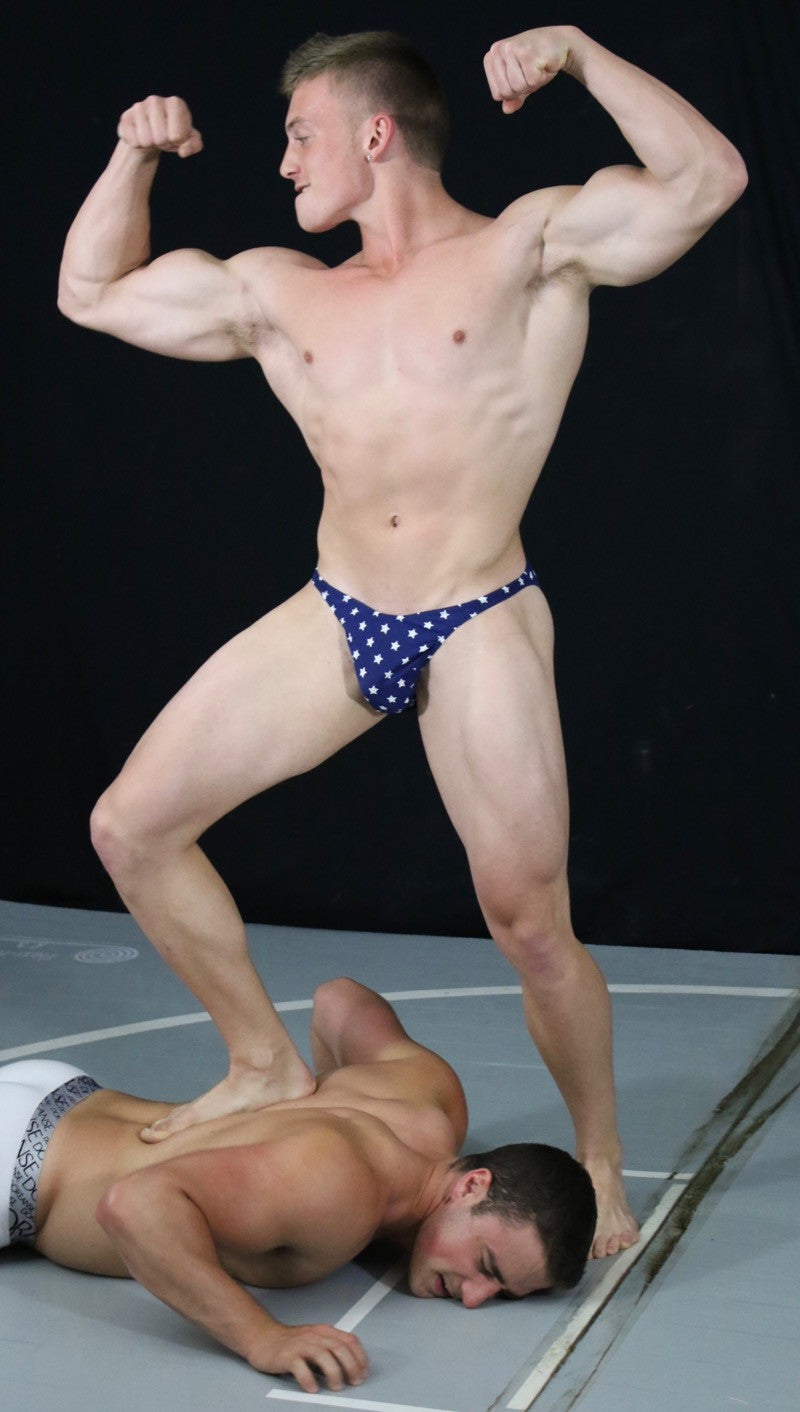 Bolt Scrappy biceps posing abs 