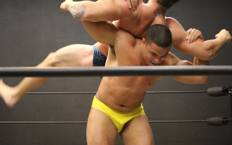 Raptor Sparrow carry pecs chest lift arm lock