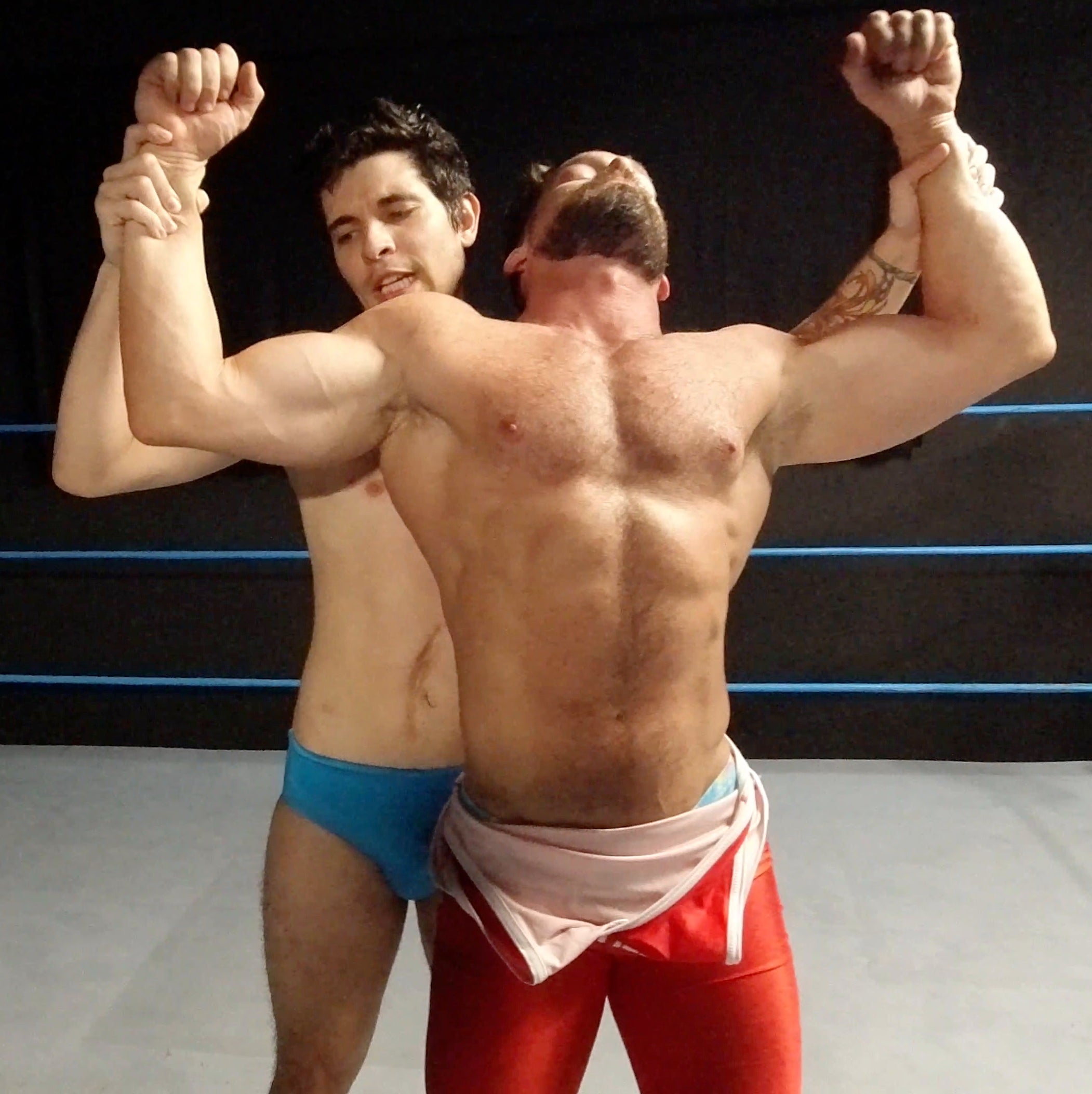 Flaco posing Joey King