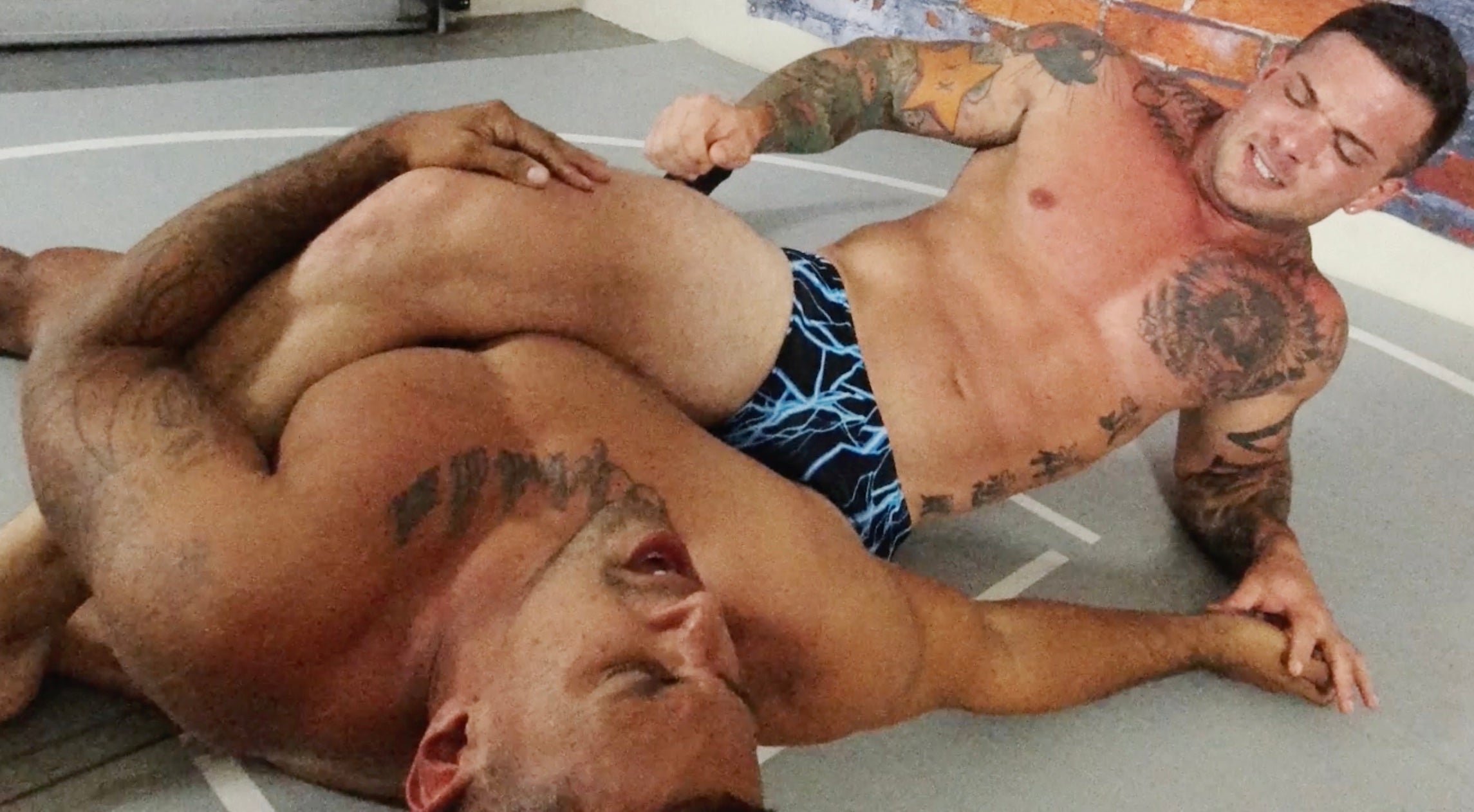 Hero squeezing Oscar with his legs