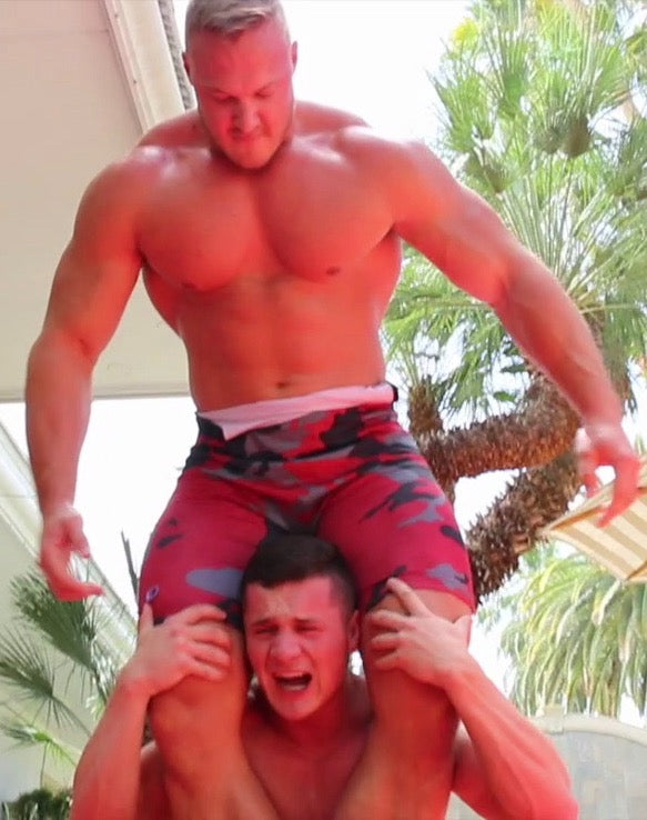 Davy muscle leg scissors wrestler