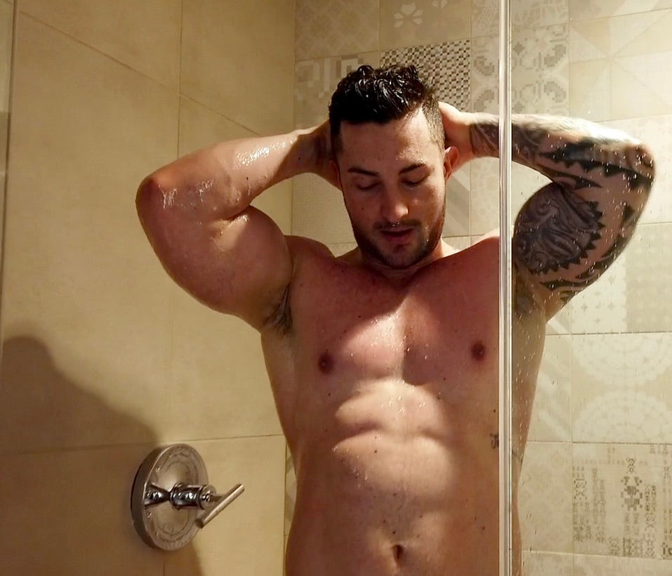 Guerreiro in the shower