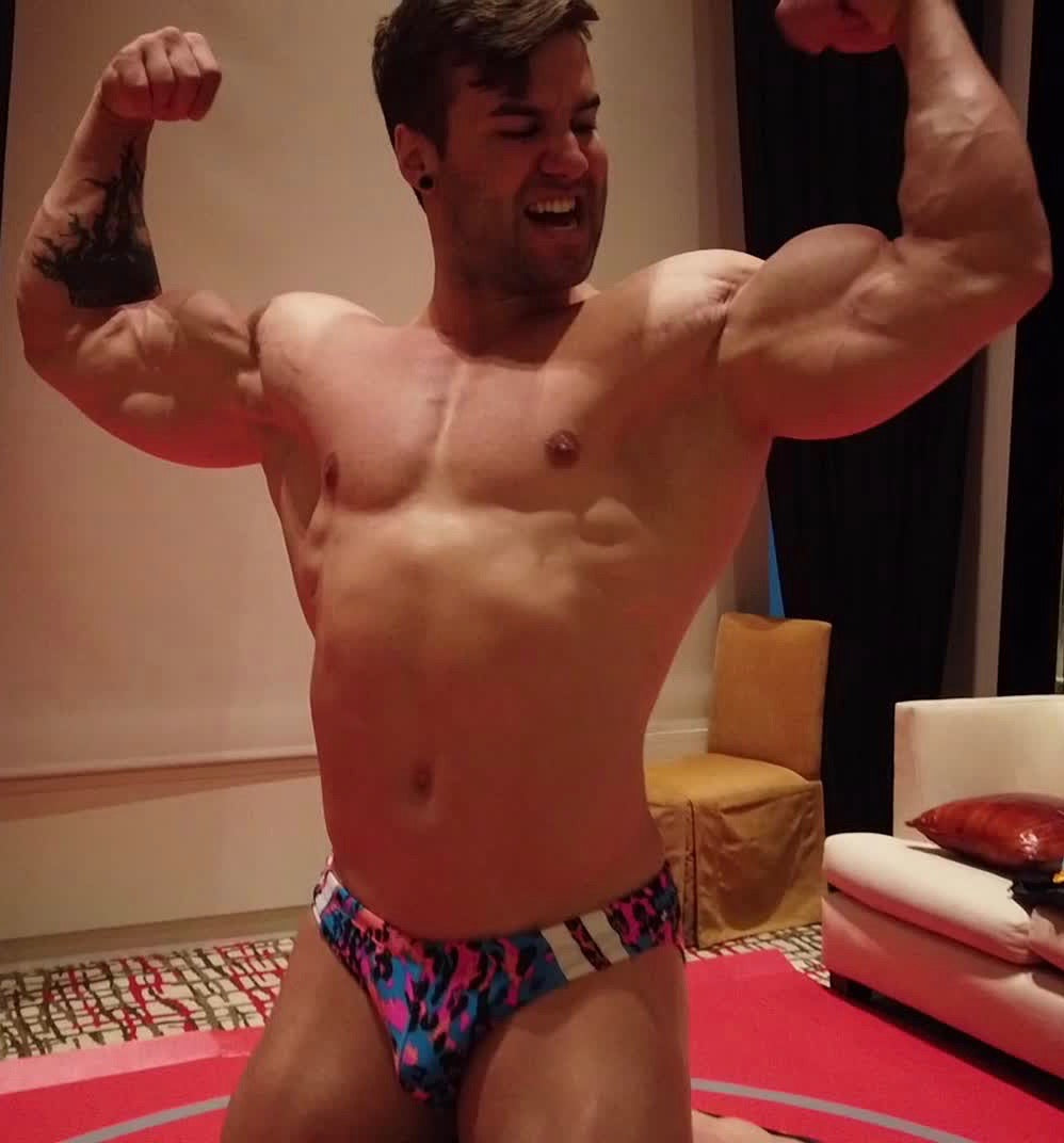 double bicep flex loki