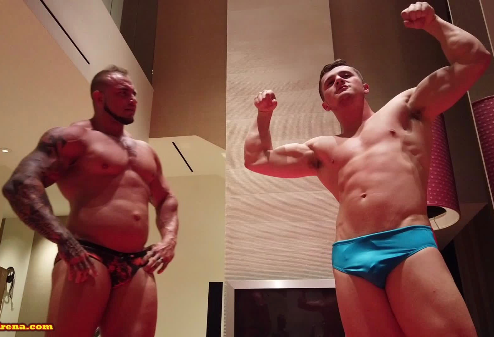 cap double bicep flex