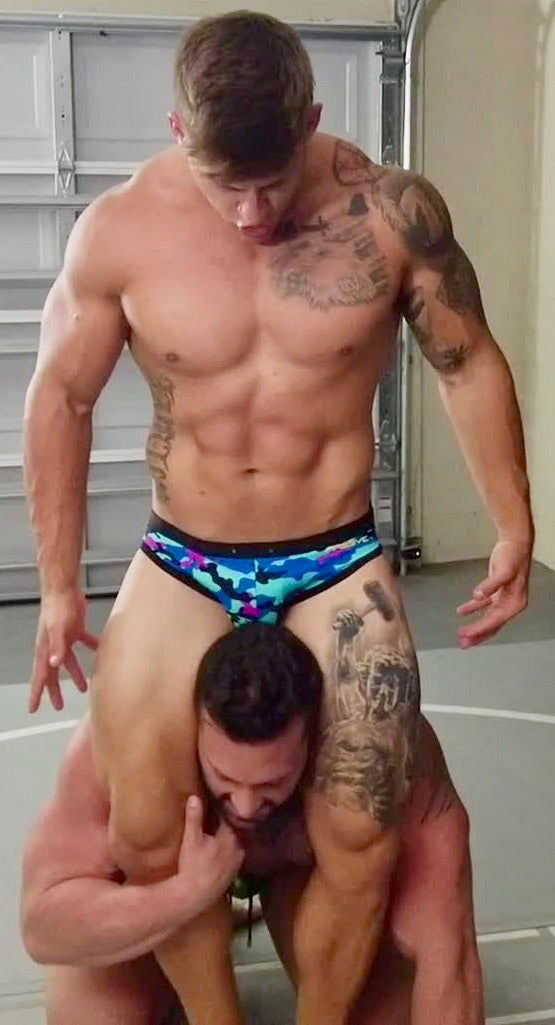 standing head scissors