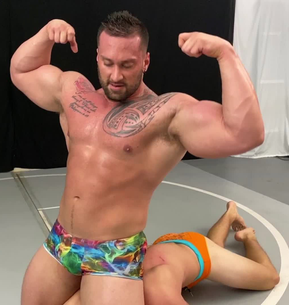 stallion striker thunders wrestling bodybuilder  head scissor double bicep flex