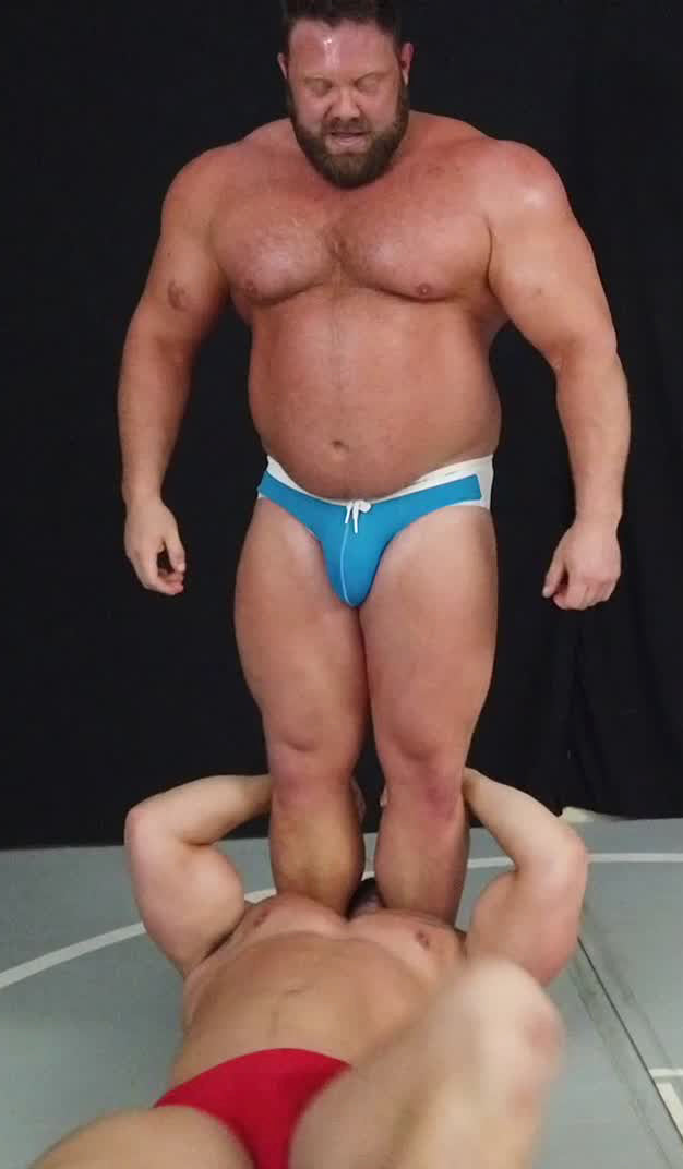 stallion mountain bodybuilder wrestling thunders arena standing leg scissors