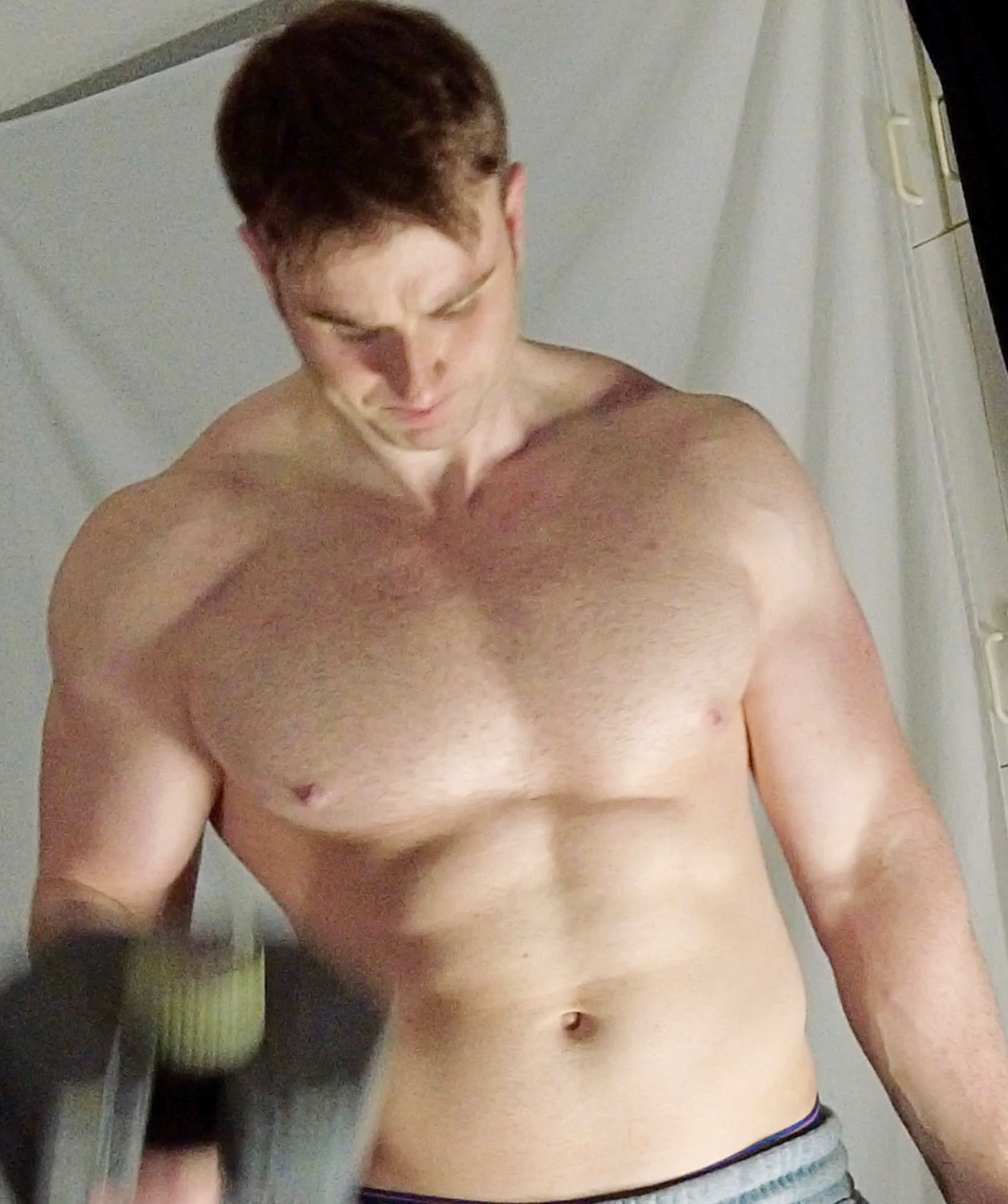 Finn working out before the match