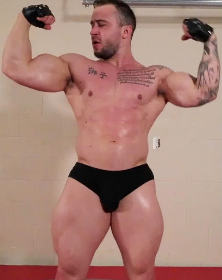 Dom9 double bicep pose