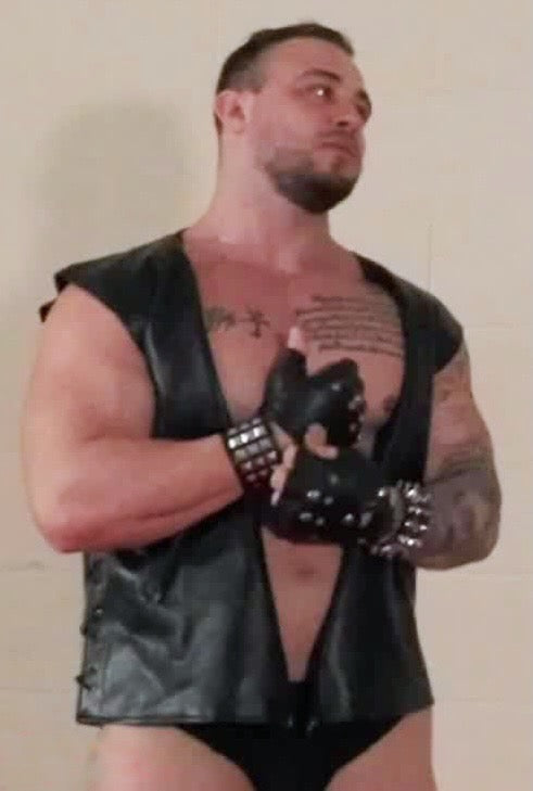 Dom9 in leather gear