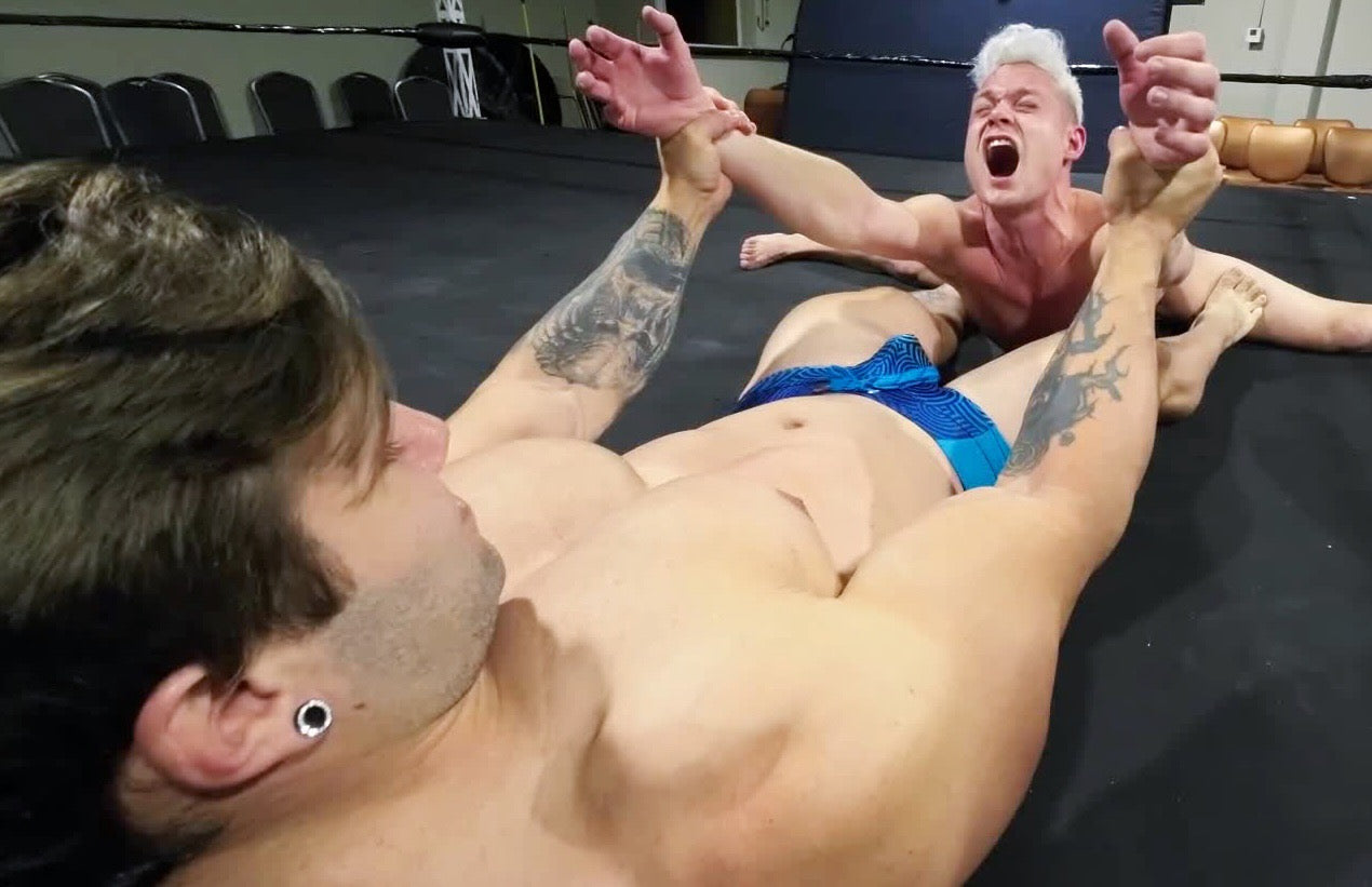 Loki stretches Connor in ring thunders arena