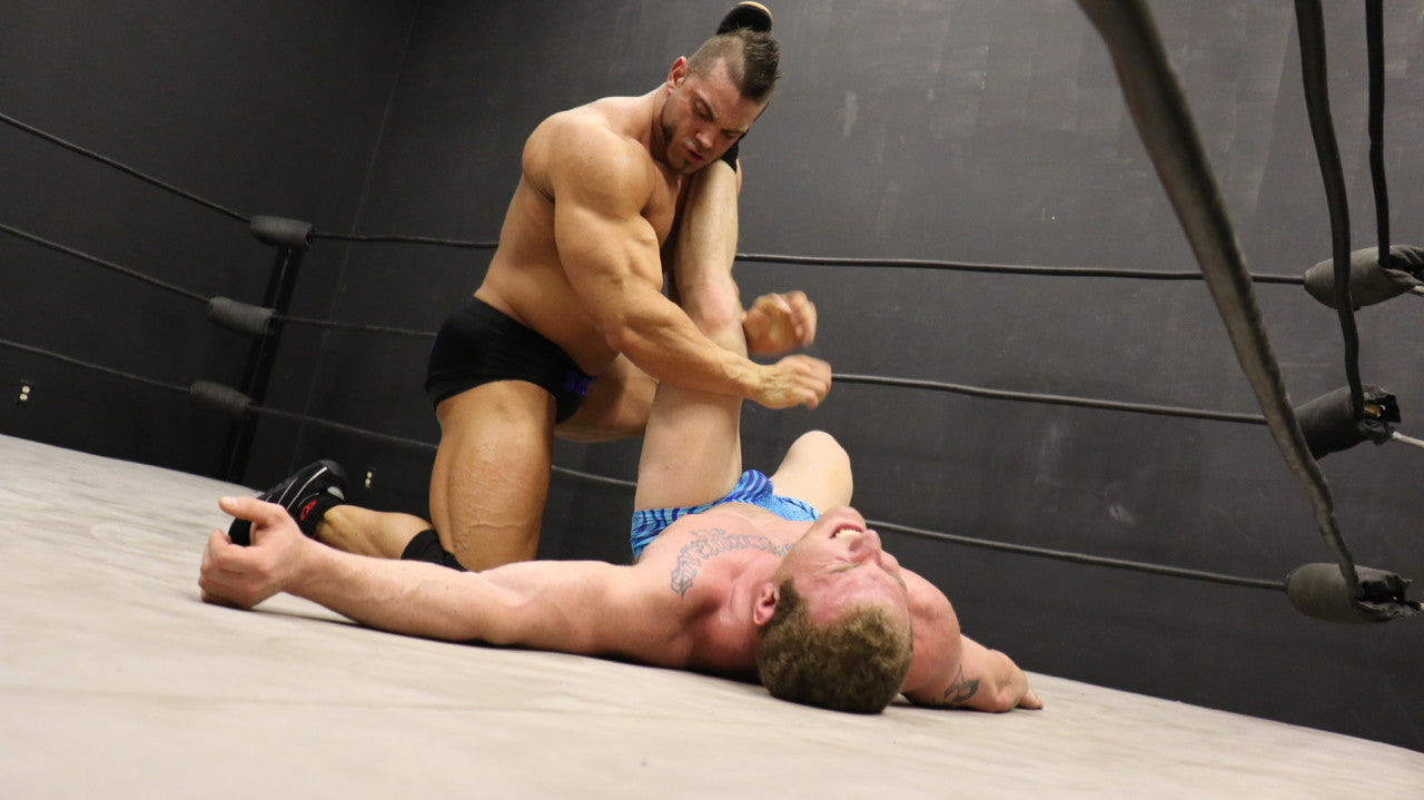 Brian Cage knee bar on Talon leg submission big arm tricep