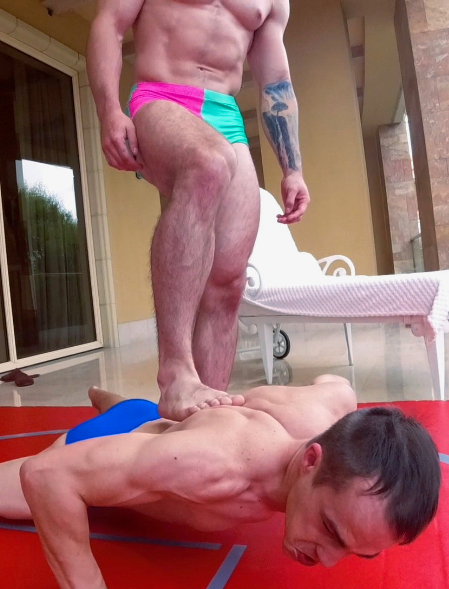 Cason stepping on Joey