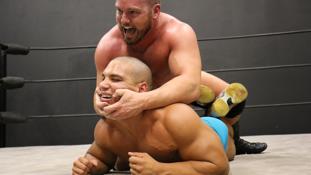 Joey King headlock Dozer bicep arms