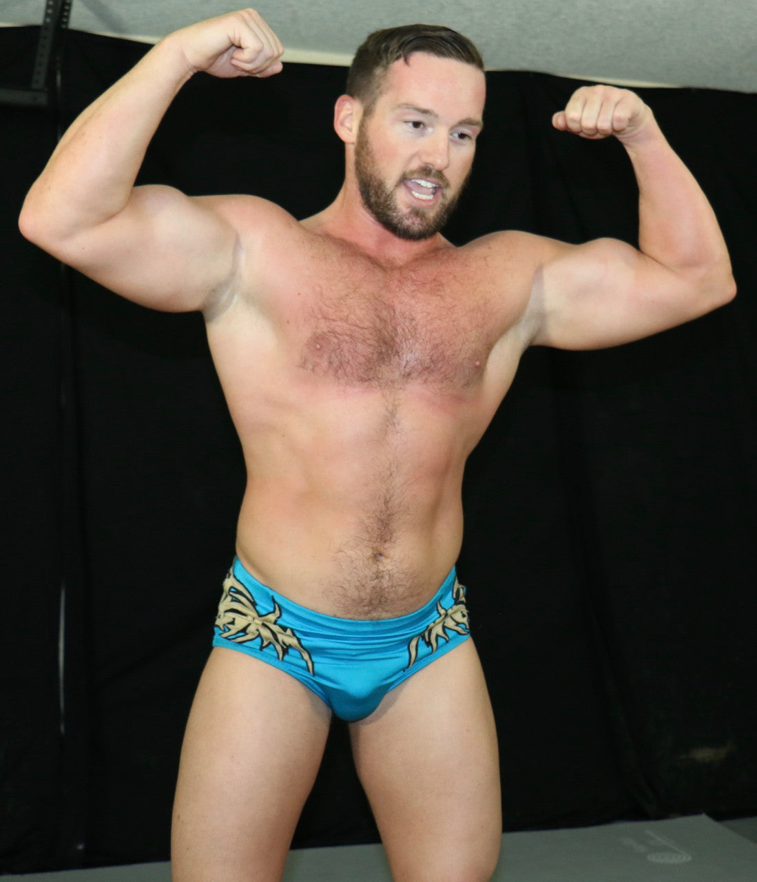 joey king flexes his biceps in thunders arena 