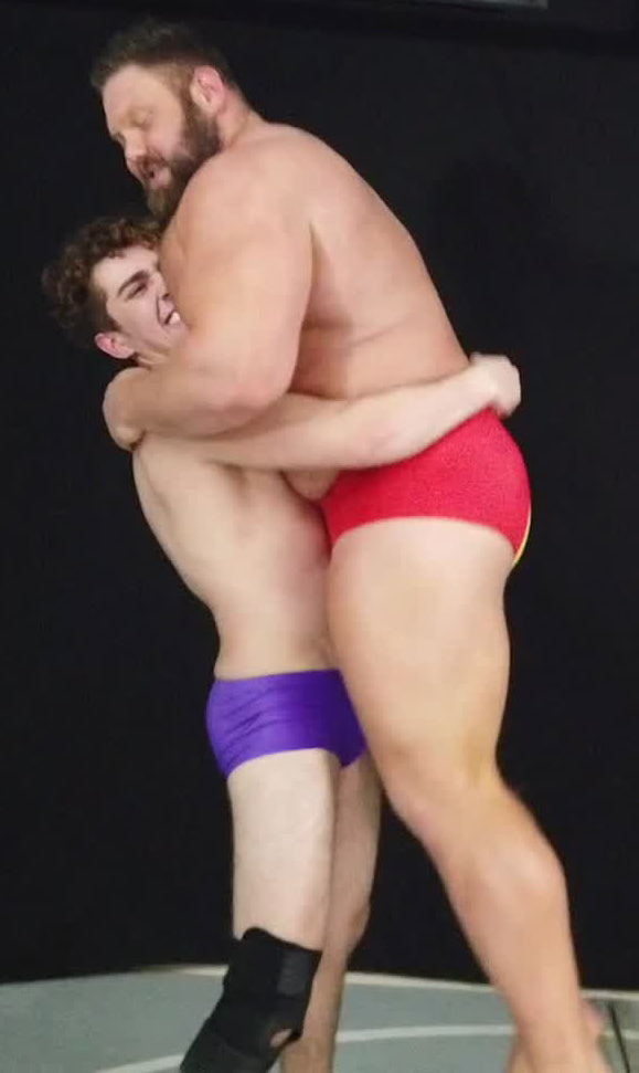 little vs big mountain Andre wrestling thunders arena bearhug