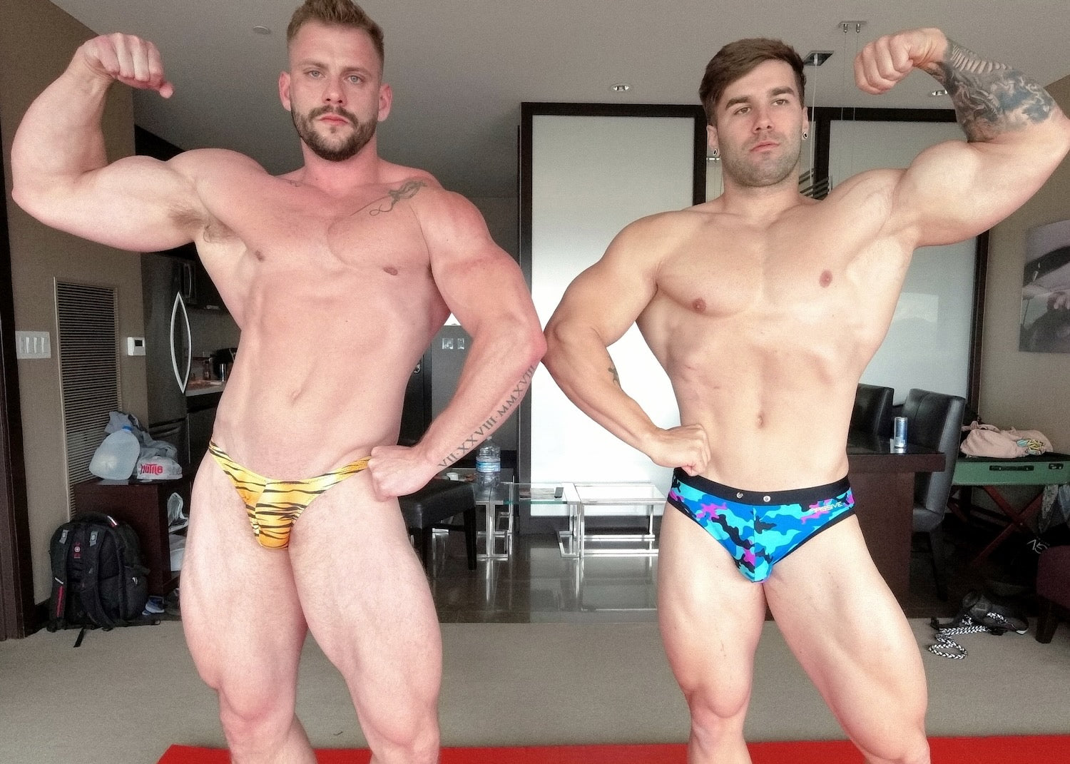 Side by side bicep flex