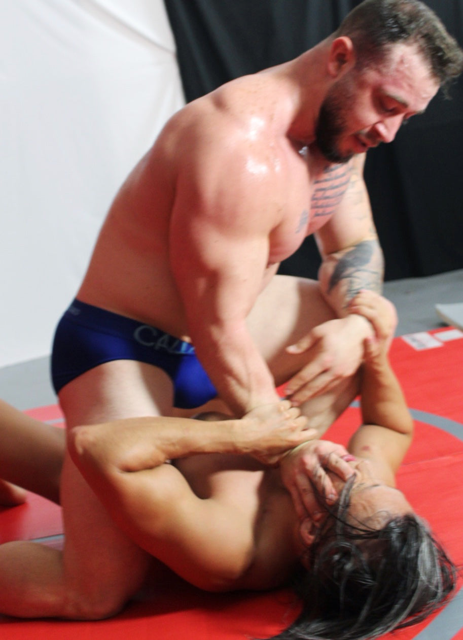 Dom9 grabbing Jessies face