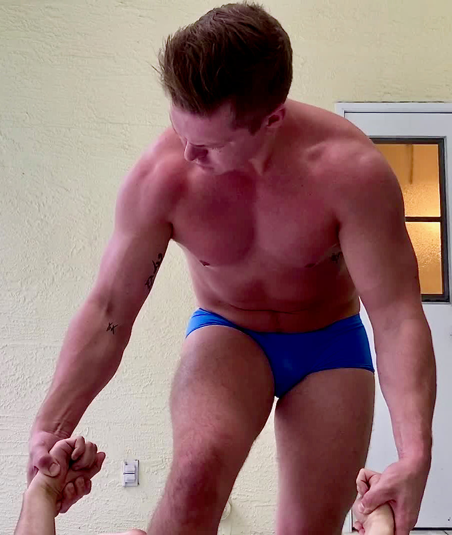 Texas lifts Van Acker at Thunders Arena Wrestling.