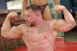 Dom9 double bicep flexing