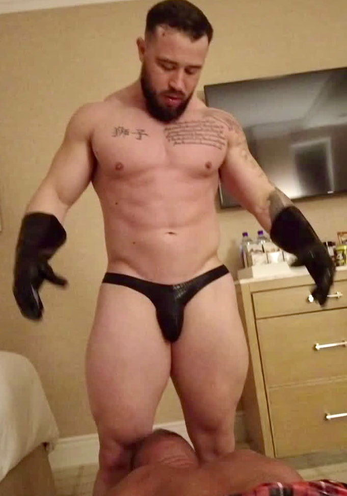 Dom9 head scissoring Tristan