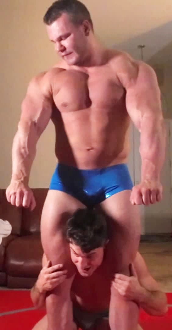 Flexing in standing head scissors