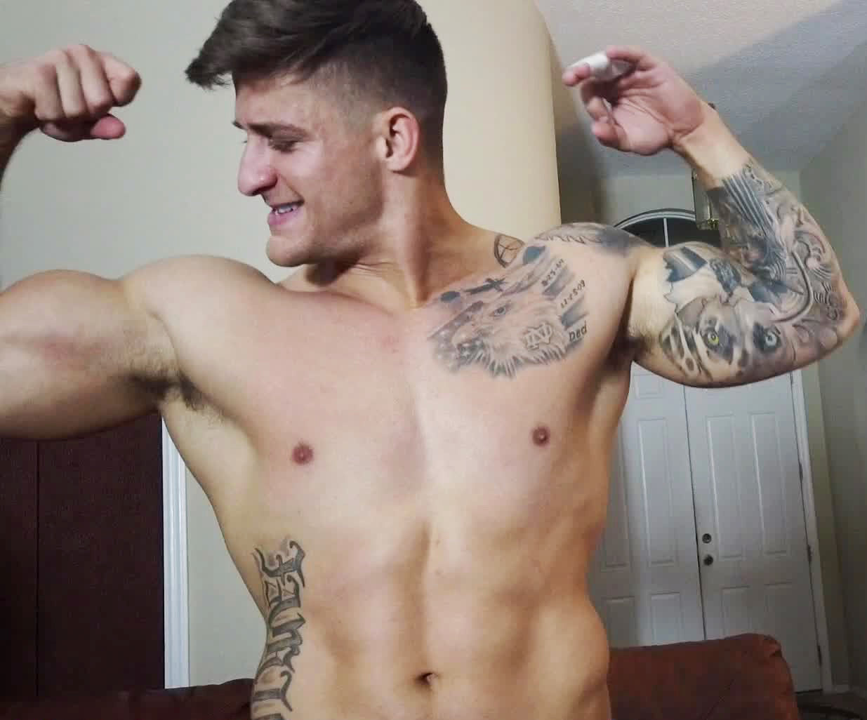 Eagle double bicep flexing