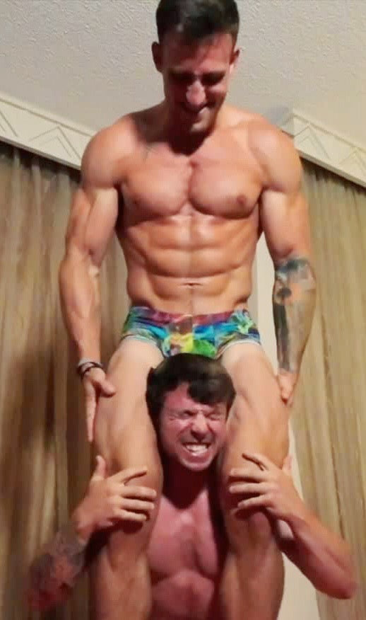 Standing head scissors