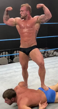  Gunnar cash thunders arena wrestling double bicep