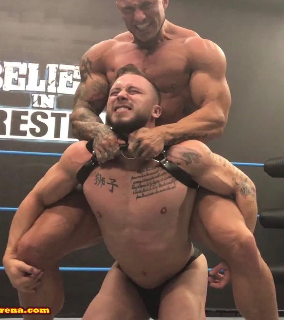 camel clutch Dom Knight 