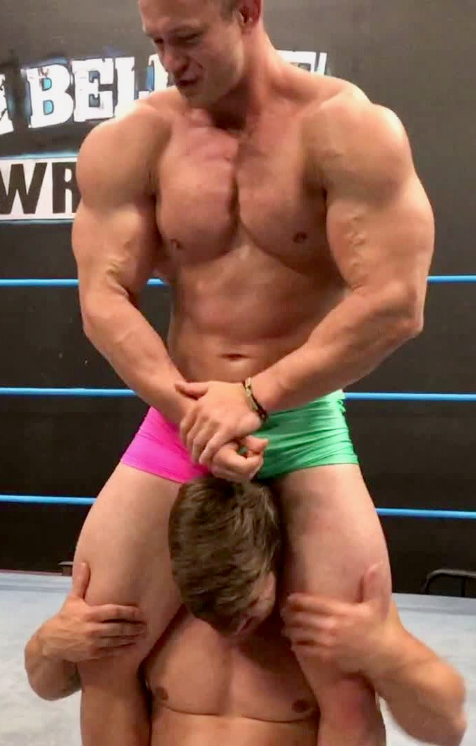 standing head scissor thunders arena wrestling 