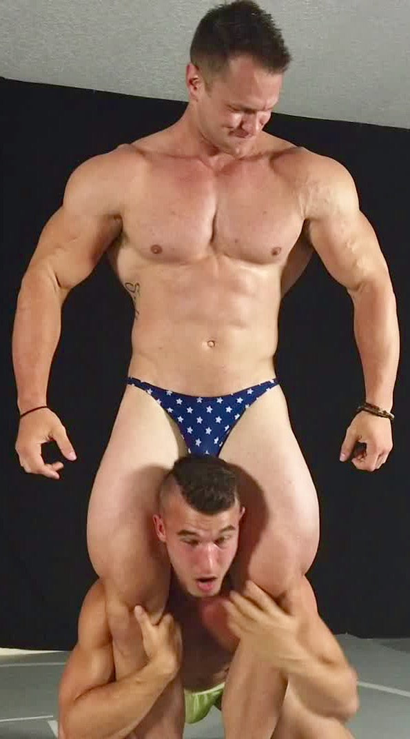 Steel puts Kasee into a head scissors at Thunders Arena Wrestling 