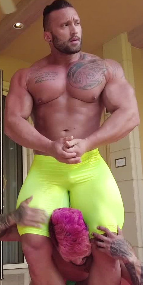 Kuma head scissoring Kuma